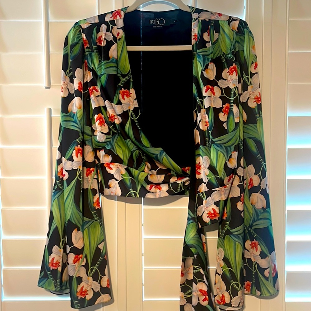 PatBo Tropical Wrap Cropped